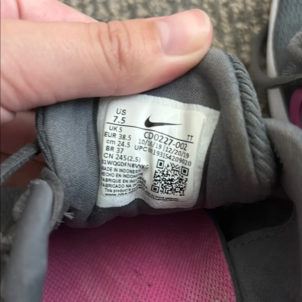 💕Nike Charcoal & Pink Sneakers - Picture 4 of 6